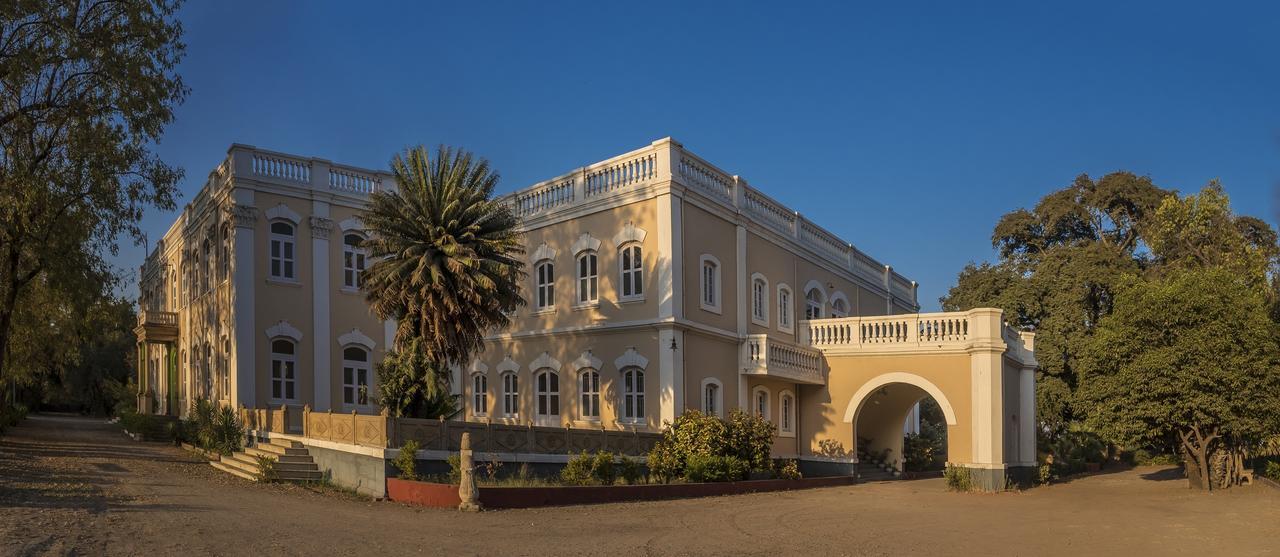 Royal Oasis Hotel Wankaner Bagian luar foto